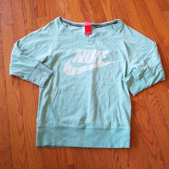 Nike Tops - Nike Large Neck 3/4 Sleeve Crewneck Size XS